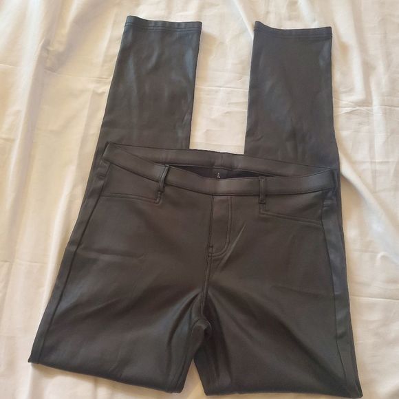 HUE Pants - Hue black faux leather legging L